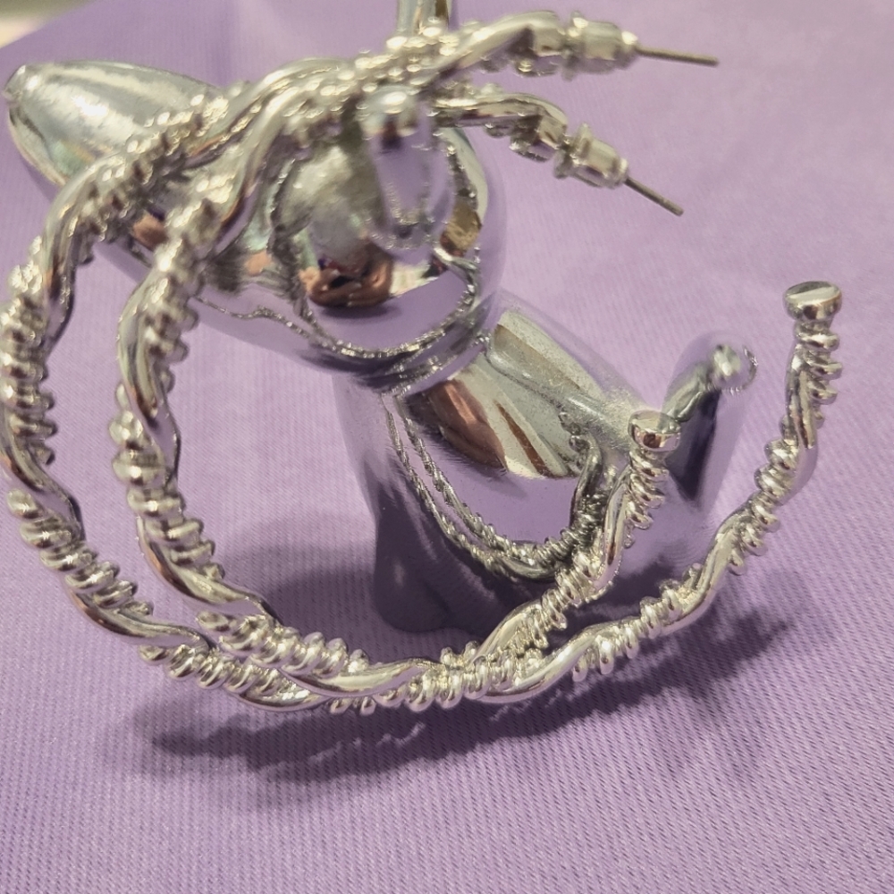 🌺Silver Braided Hoop Earrings🌺